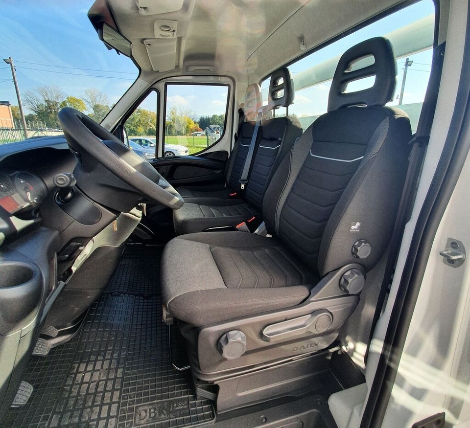 IVECO Daily 35S18 - Autoutilitară cu platformă: Foto 4 IVECO Daily 35S18 - Autoutilitară cu platformă: Foto 4