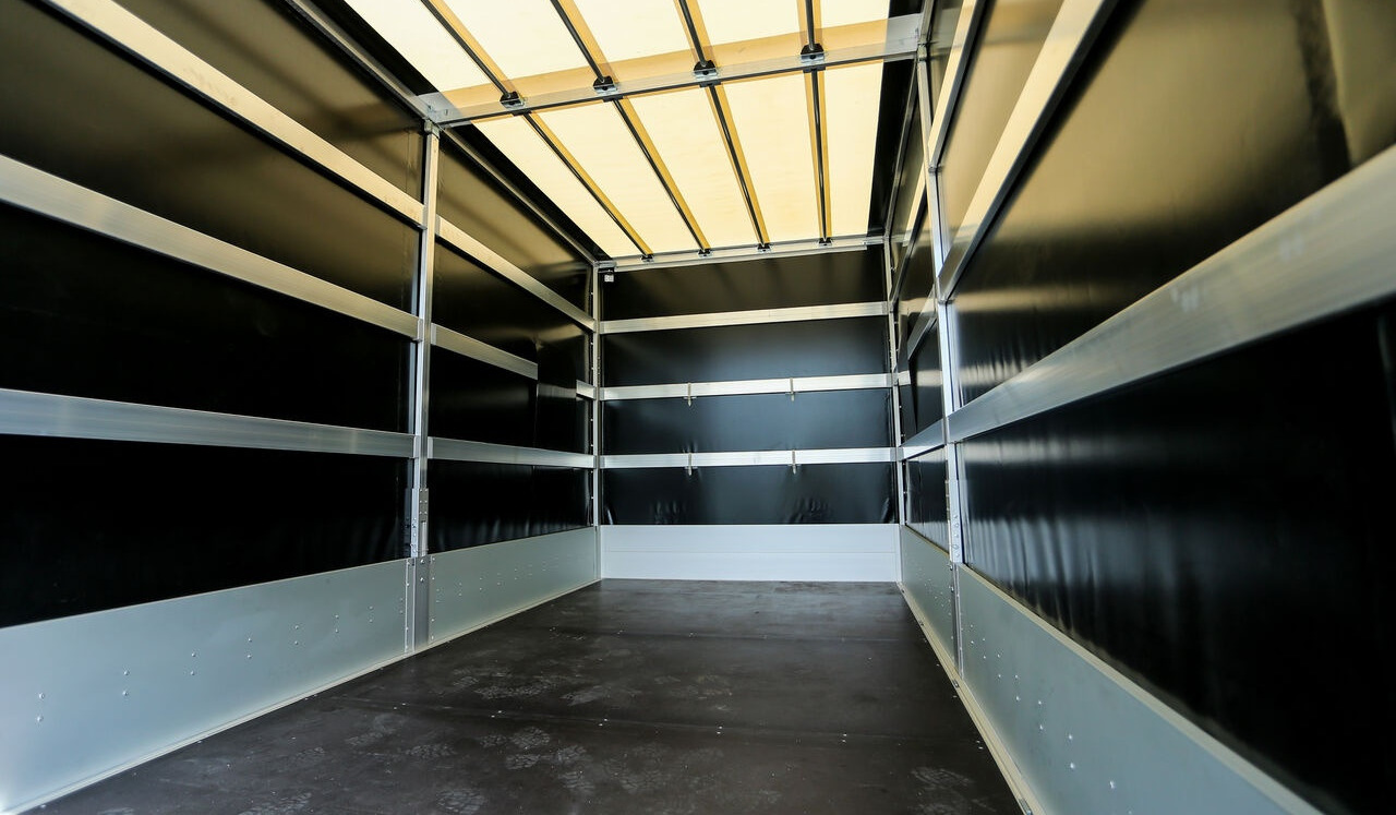 Mercedes-Benz Sprinter 319 - Autoutilitară cu prelată: Foto 3 Mercedes-Benz Sprinter 319 - Autoutilitară cu prelată: Foto 3