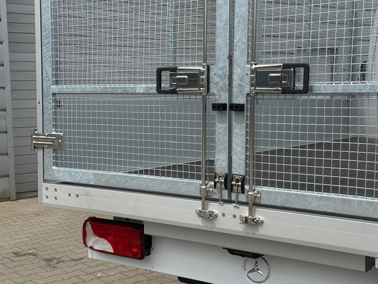 Mercedes eSprinter - Autoutilitară cu platformă, Autoutilitară electrică: Foto 5 Mercedes eSprinter - Autoutilitară cu platformă, Autoutilitară electrică: Foto 5