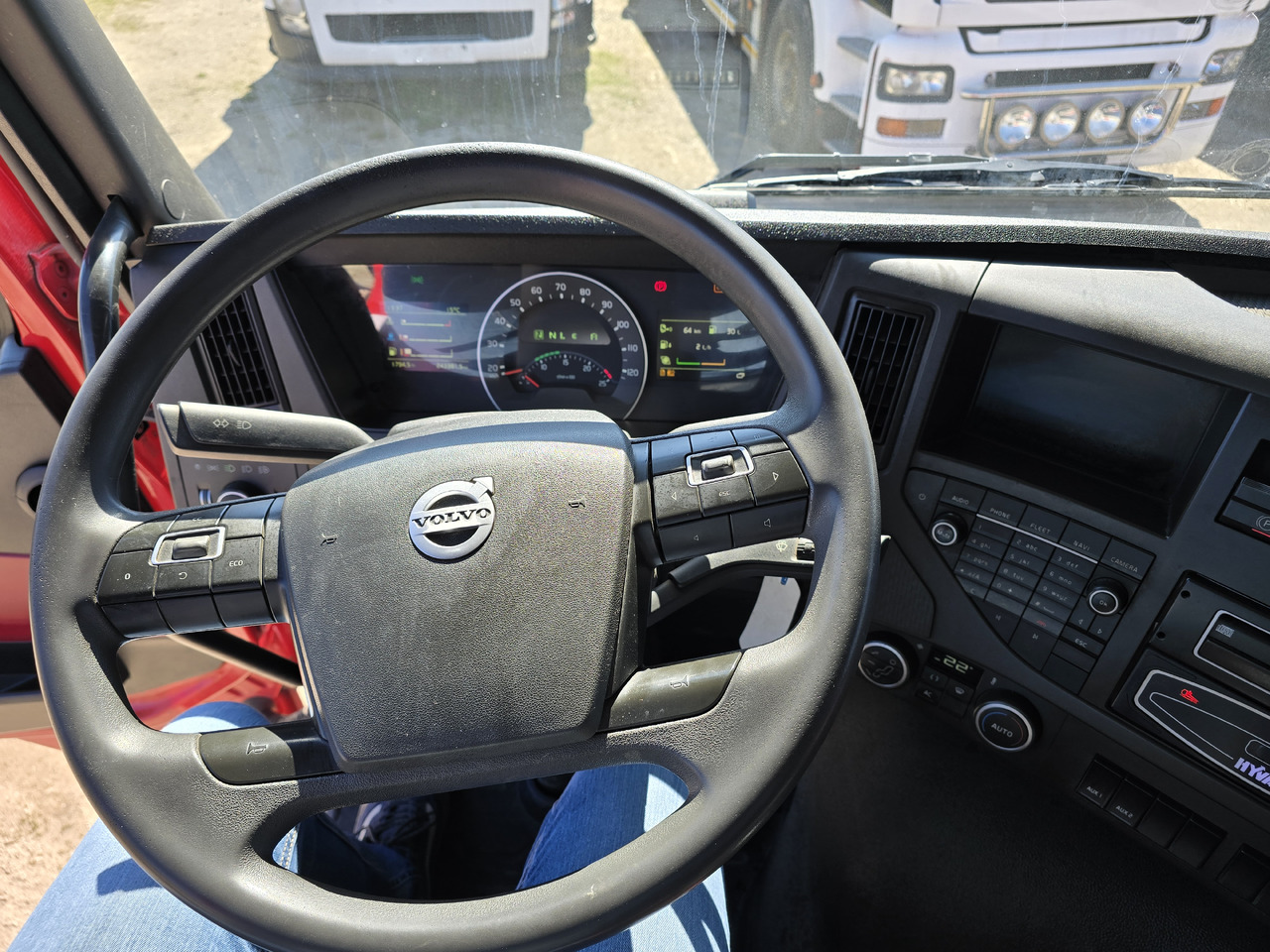 Interior photo 1: Camion cu cârlig, Camion cu macara VOLVO FMX 420 6X4 / HIAB 144B-hiduo / hook system Interior photo 1: Camion cu cârlig, Camion cu macara VOLVO FMX 420 6X4 / HIAB 144B-hiduo / hook system