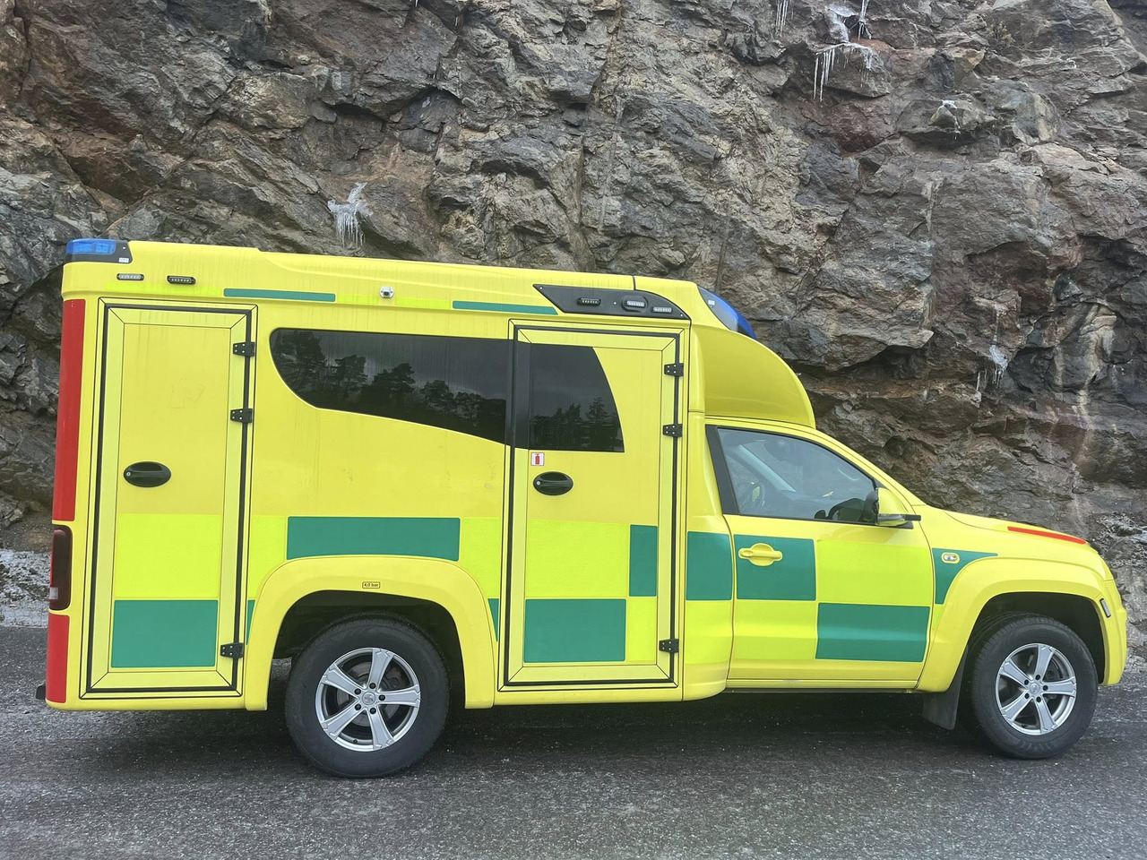 VOLKSWAGEN Amarok 4motion - AMBULANCE / ambulanse / ambulanssi - Ambulanță: Foto 4 VOLKSWAGEN Amarok 4motion - AMBULANCE / ambulanse / ambulanssi - Ambulanță: Foto 4