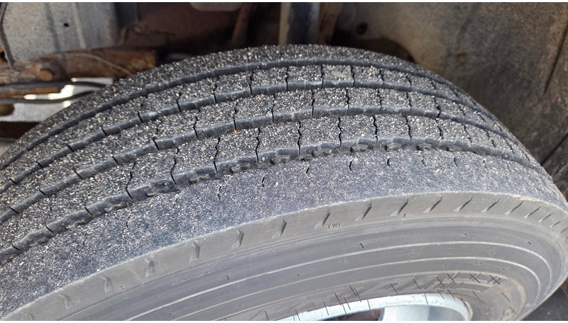 Camion platformă, Camion cu macara Mitsubishi CANTER FE85B HIAB 026: Foto 17 Camion platformă, Camion cu macara Mitsubishi CANTER FE85B HIAB 026: Foto 17