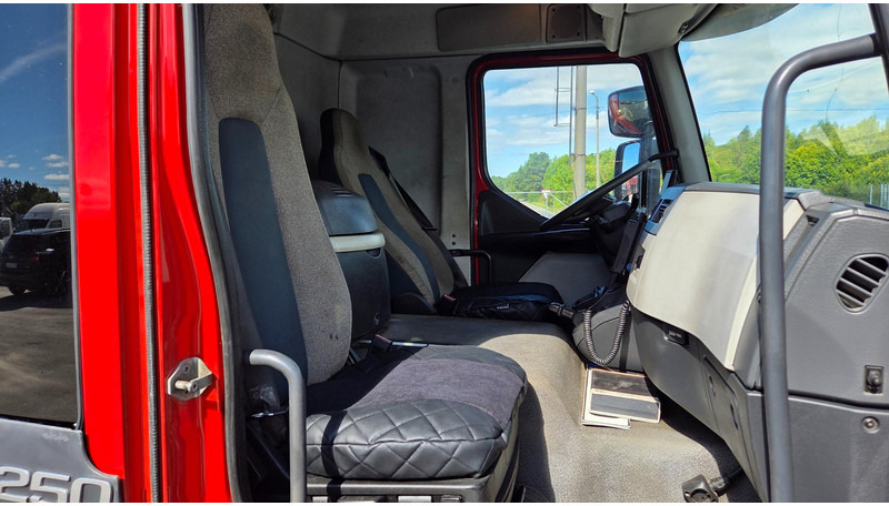 Maşină de tractare Volvo FL250 4X2: Foto 12 Maşină de tractare Volvo FL250 4X2: Foto 12