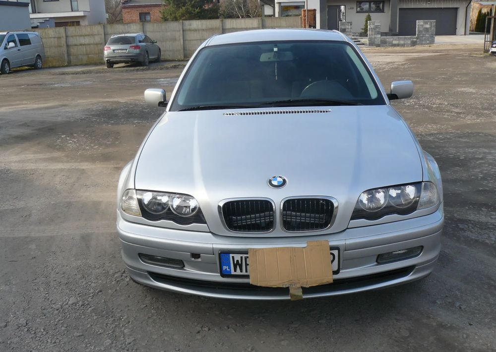 BMW Seria 3 320i - Berlină/ Sedan: Foto 1 BMW Seria 3 320i - Berlină/ Sedan: Foto 1