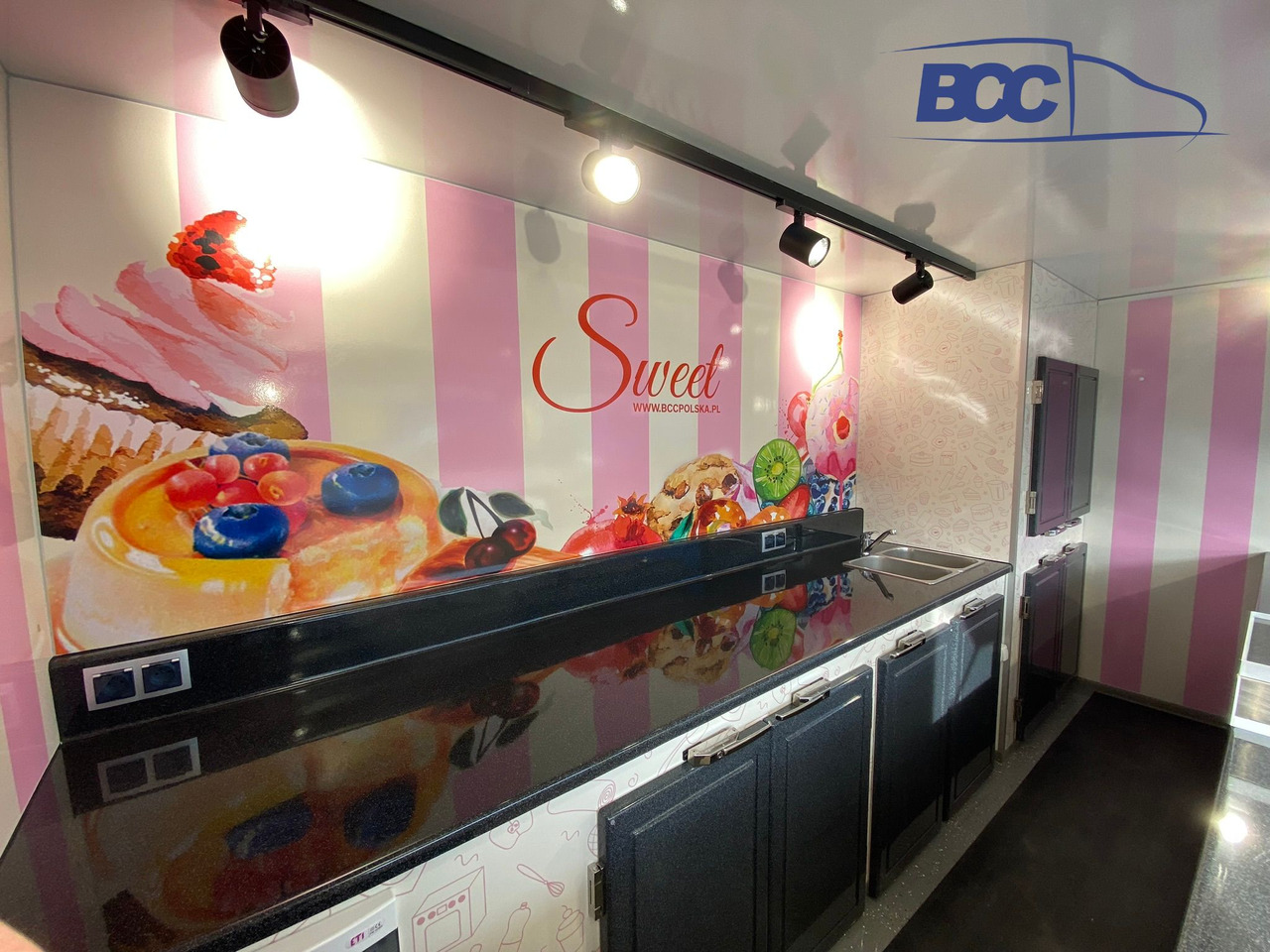 BCC POLSKA - FOOD TRUCK - MOBILNA LODZIARNIA, PEUGEOT BOXER - Autorulota comerciala: Foto 4 BCC POLSKA - FOOD TRUCK - MOBILNA LODZIARNIA, PEUGEOT BOXER - Autorulota comerciala: Foto 4