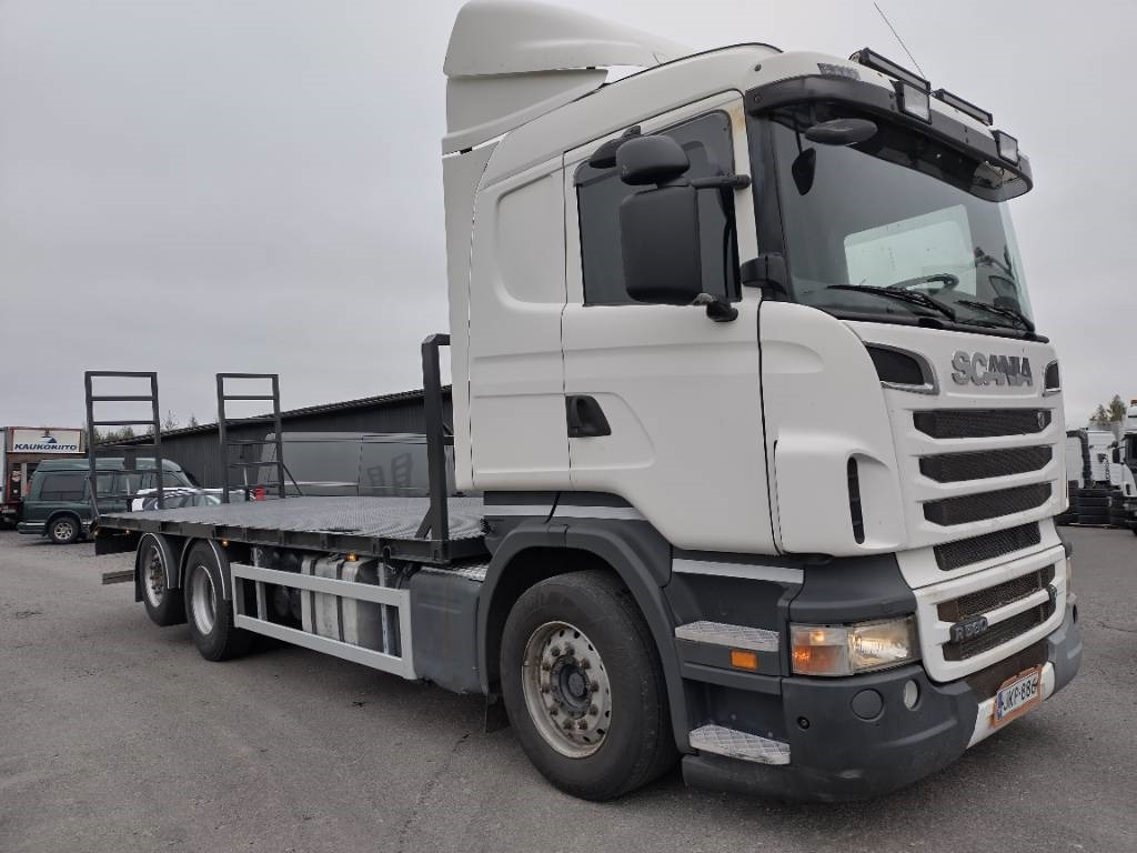 Scania R560 6x2 täysilmaj.uusi koneenkuljetusritilä - Camion platformă: Foto 1 Scania R560 6x2 täysilmaj.uusi koneenkuljetusritilä - Camion platformă: Foto 1