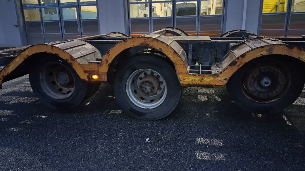 Volvo F16 8x2 metsäkone ritilä, rautajouset,hydr.perä - Camion forestier: Foto 3 Volvo F16 8x2 metsäkone ritilä, rautajouset,hydr.perä - Camion forestier: Foto 3