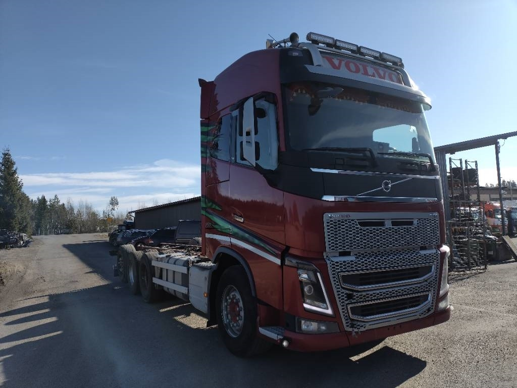 Volvo FH750 8x4 alusta - Camion şasiu: Foto 2 Volvo FH750 8x4 alusta - Camion şasiu: Foto 2