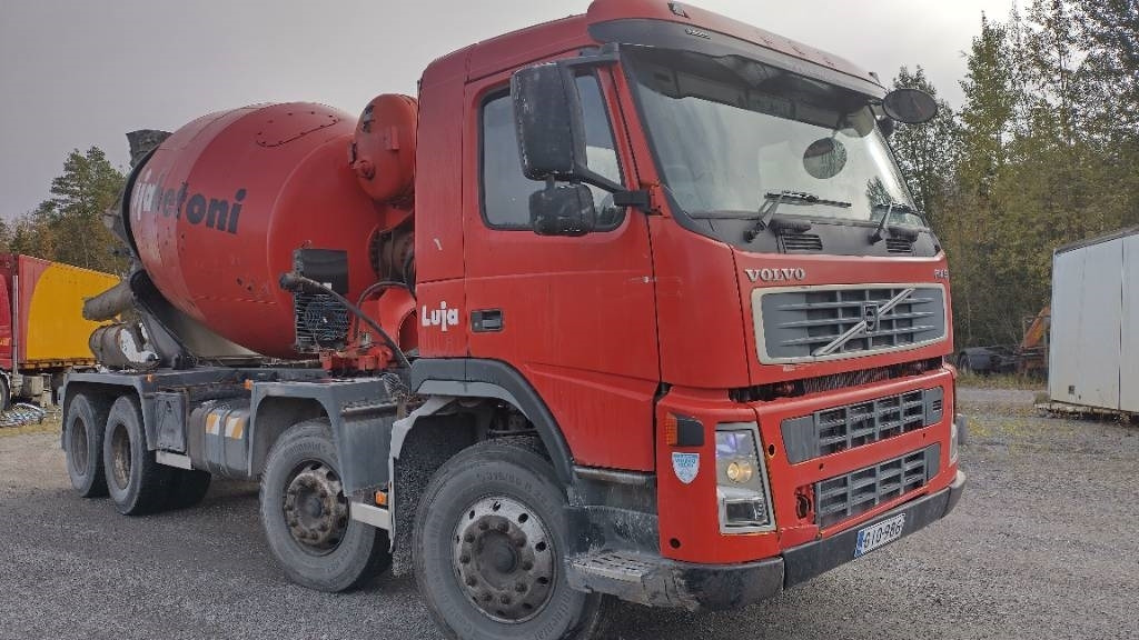 Volvo FM9 8x4 full steel,manual, mixer - Camion cisternă: Foto 2 Volvo FM9 8x4 full steel,manual, mixer - Camion cisternă: Foto 2
