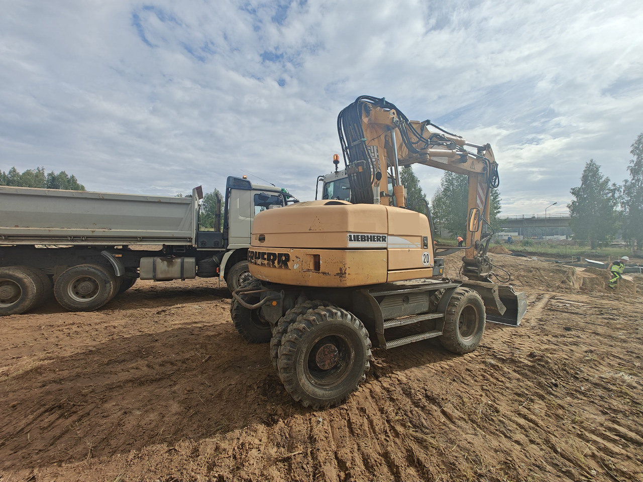 LIEBHERR A312 - Excavator pe roţi: Foto 4 LIEBHERR A312 - Excavator pe roţi: Foto 4