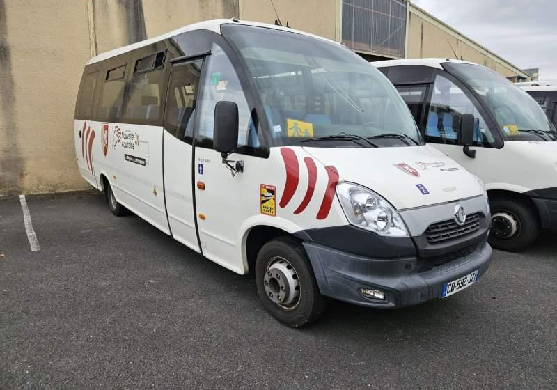 Irisbus WING / 34 MIEJSCA/ KLIMA DLA KIEROWCY/ 3 SZTUKI - Microbuz, Transport persoane: Foto 4 Irisbus WING / 34 MIEJSCA/ KLIMA DLA KIEROWCY/ 3 SZTUKI - Microbuz, Transport persoane: Foto 4