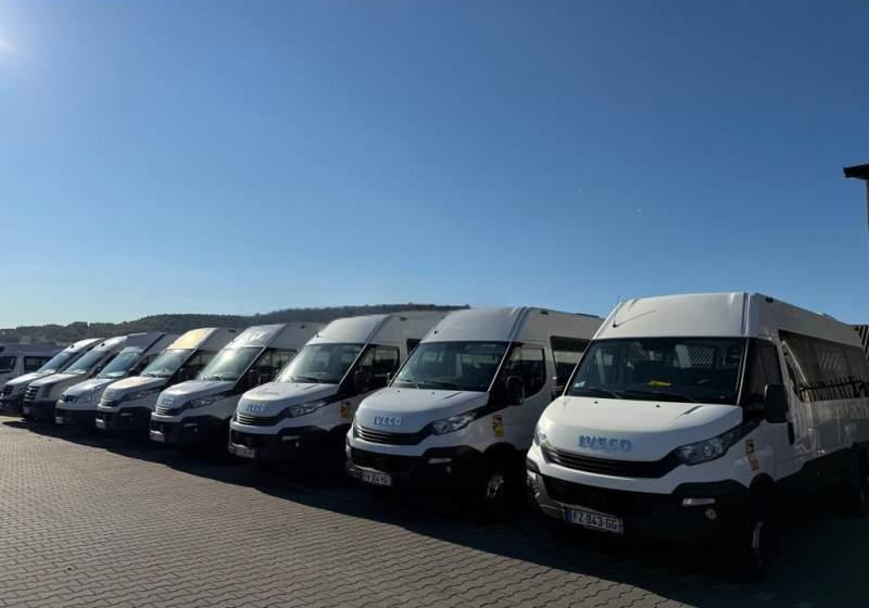 Iveco DAILY / CRAFTER / SPRINTER / WING / 23 MIEJSCA - Microbuz, Transport persoane: Foto 1 Iveco DAILY / CRAFTER / SPRINTER / WING / 23 MIEJSCA - Microbuz, Transport persoane: Foto 1