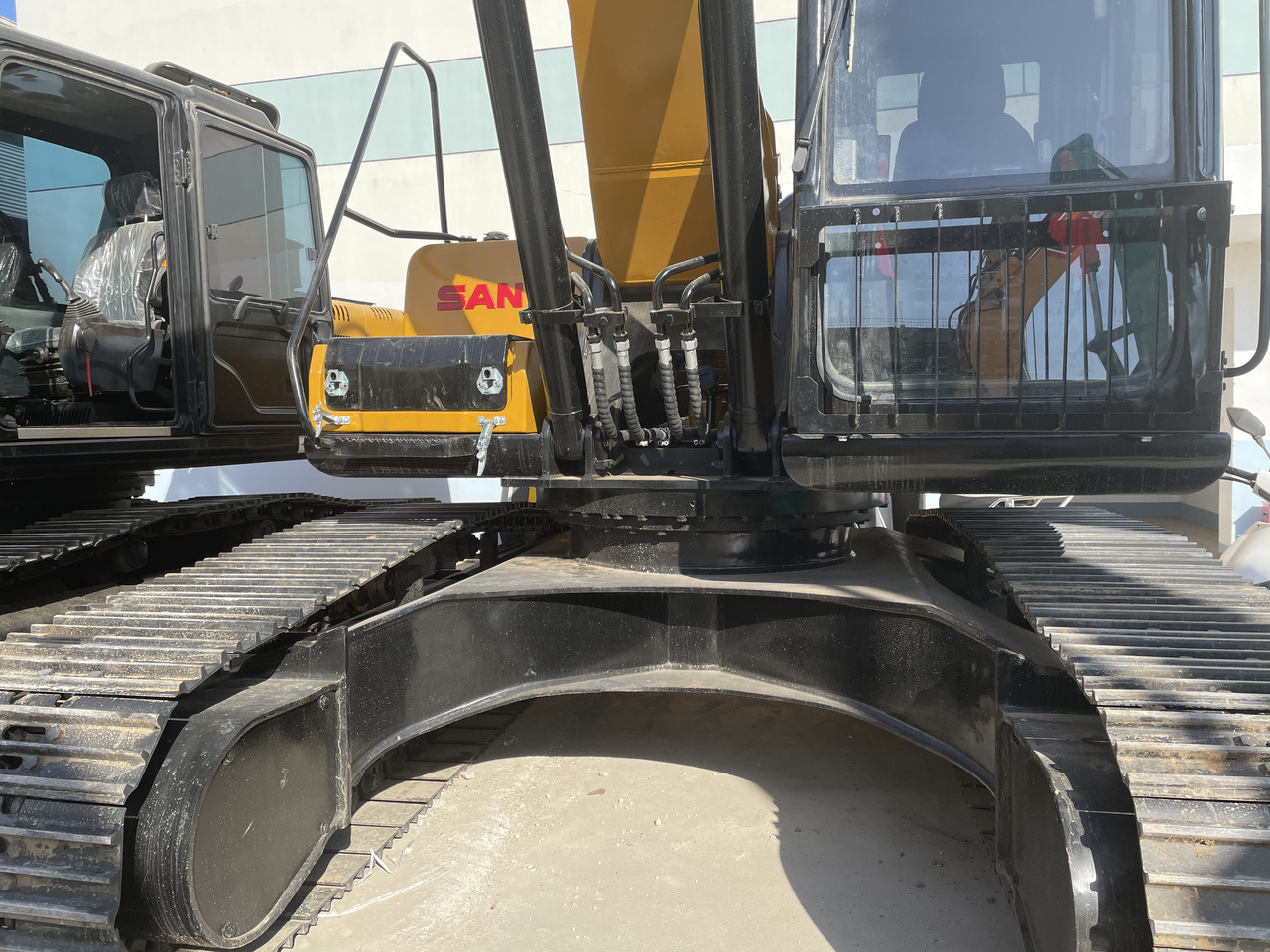 SANY SY215C - Excavator pe şenile: Foto 2 SANY SY215C - Excavator pe şenile: Foto 2