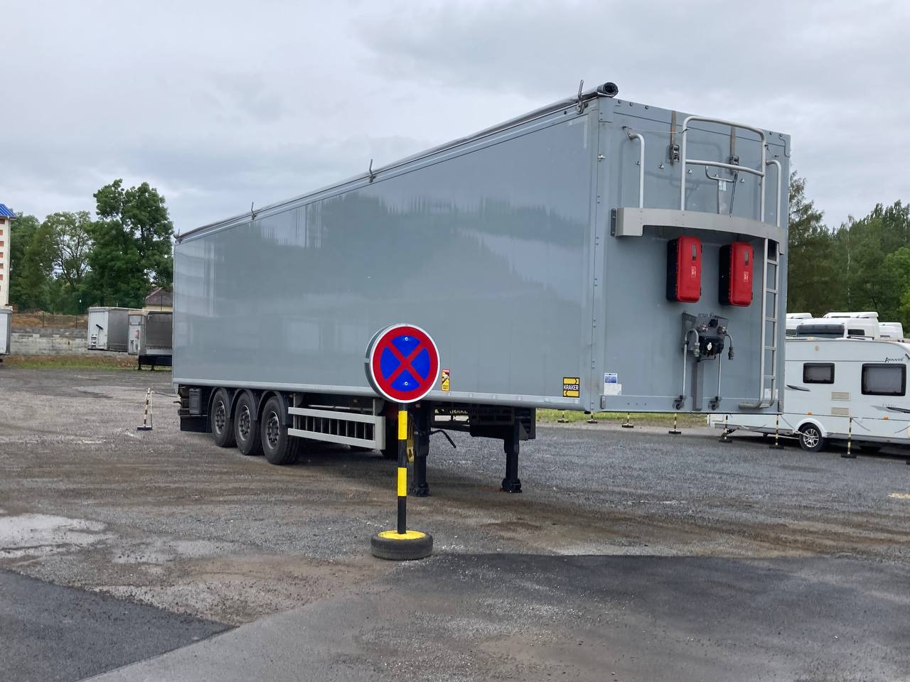 KRAKER CF-Z - Semiremorcă cu podea culisantă: Foto 1 KRAKER CF-Z - Semiremorcă cu podea culisantă: Foto 1