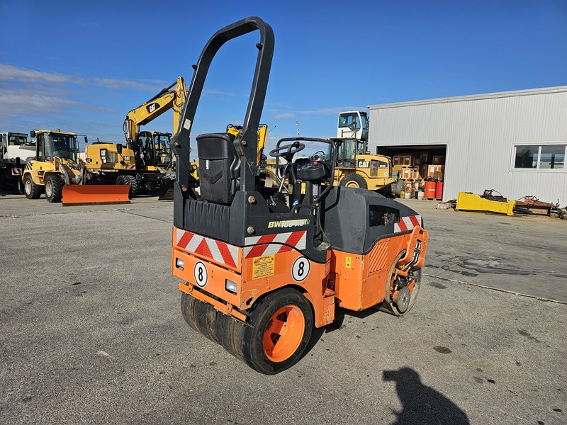 BOMAG BW100AC-4 - Cilindru compactor mixt: Foto 3 BOMAG BW100AC-4 - Cilindru compactor mixt: Foto 3