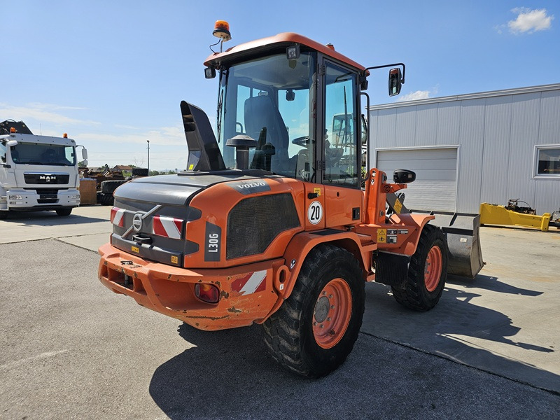 VOLVO L30G - Încărcător frontal pe pneuri: Foto 4 VOLVO L30G - Încărcător frontal pe pneuri: Foto 4