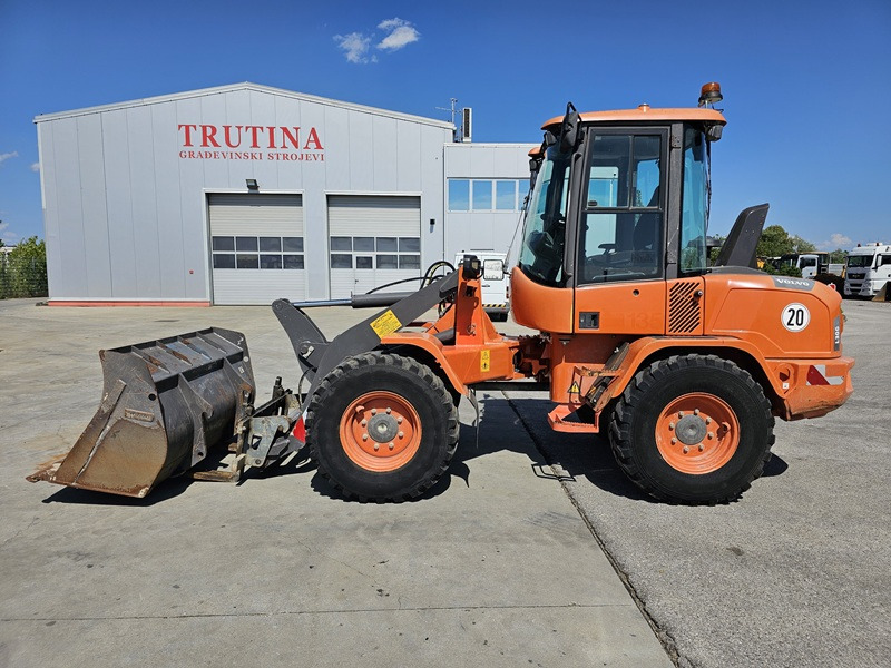VOLVO L30G - Încărcător frontal pe pneuri: Foto 2 VOLVO L30G - Încărcător frontal pe pneuri: Foto 2