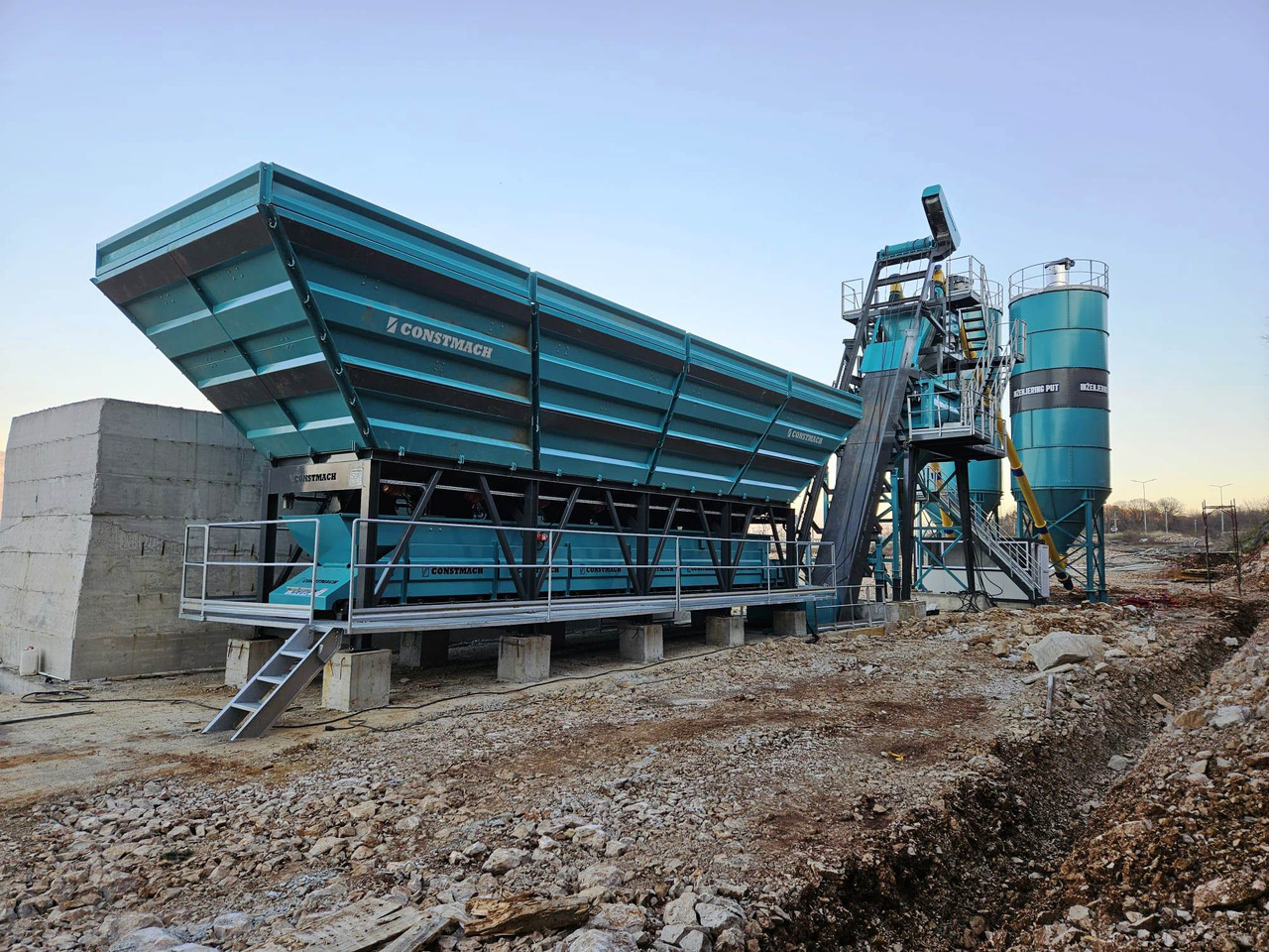 Constmach 120 m³/h Compact Concrete Batching Plant - Staţie de betoane: Foto 1 Constmach 120 m³/h Compact Concrete Batching Plant - Staţie de betoane: Foto 1