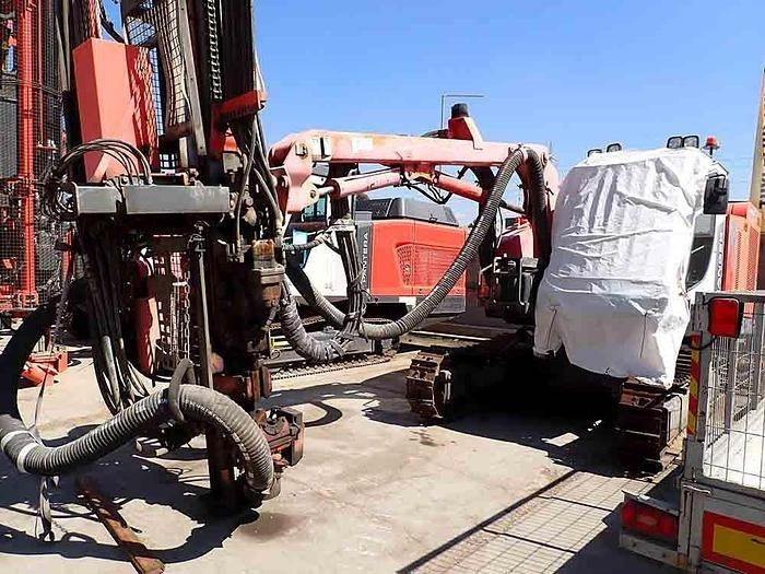 Sandvik DX800 - Maşină de foraj: Foto 1 Sandvik DX800 - Maşină de foraj: Foto 1