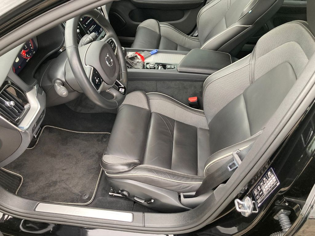 Volvo S60 T5 Lim. R-Design Volvo S60 T5 Lim. R-Design - Berlină/ Sedan: Foto 4 Volvo S60 T5 Lim. R-Design Volvo S60 T5 Lim. R-Design - Berlină/ Sedan: Foto 4