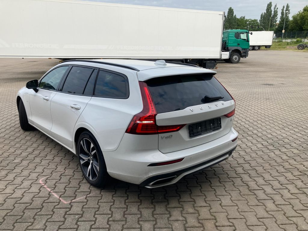 Volvo V60 T6 AWD R-Design Expression Recharge Plug-In Volvo V60 T6 AWD R-Design Expression Recharge Plug-In - Mașină break: Foto 3 Volvo V60 T6 AWD R-Design Expression Recharge Plug-In Volvo V60 T6 AWD R-Design Expression Recharge Plug-In - Mașină break: Foto 3