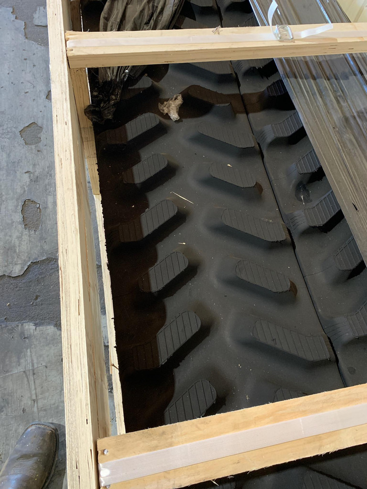 Versatile, Kinze Grain Carts, Kubota Delta track - Senila pentru Tractor pe senile: Foto 4 Versatile, Kinze Grain Carts, Kubota Delta track - Senila pentru Tractor pe senile: Foto 4