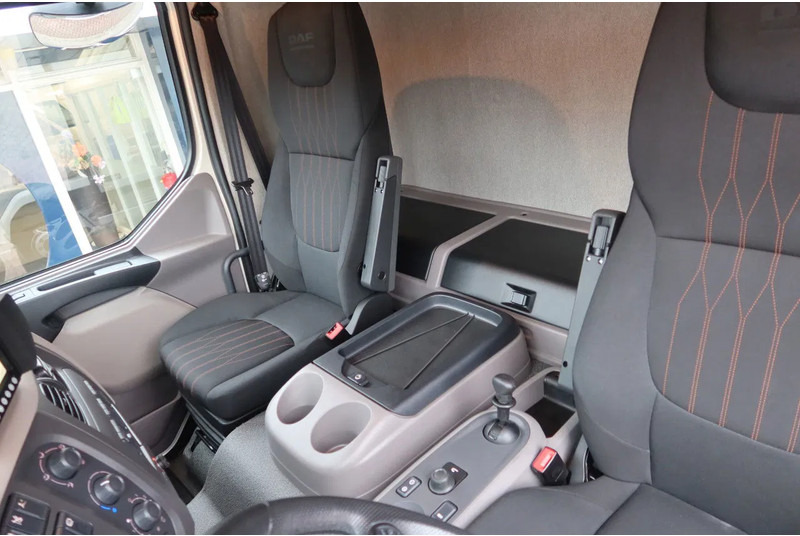 DAF LF 210 Bakwagen+ Dhollandia 1500 kg Comfort cabine - Camion furgon: Foto 5 DAF LF 210 Bakwagen+ Dhollandia 1500 kg Comfort cabine - Camion furgon: Foto 5