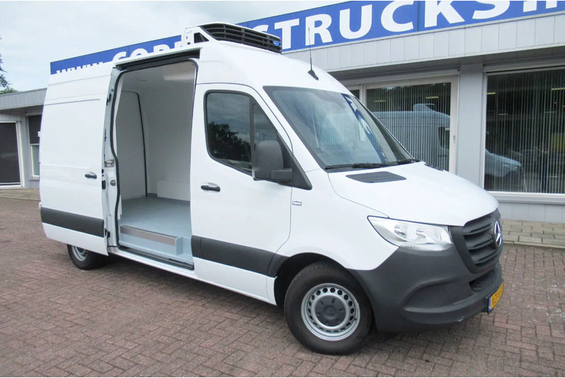 Mercedes-Benz Sprinter 317 CDI Koel / Vries/ verwarmen Carrier Xarios 350 + 220 volt nacht stekkerL2/H2 - Autoutilitară frigorifica: Foto 2 Mercedes-Benz Sprinter 317 CDI Koel / Vries/ verwarmen Carrier Xarios 350 + 220 volt nacht stekkerL2/H2 - Autoutilitară frigorifica: Foto 2
