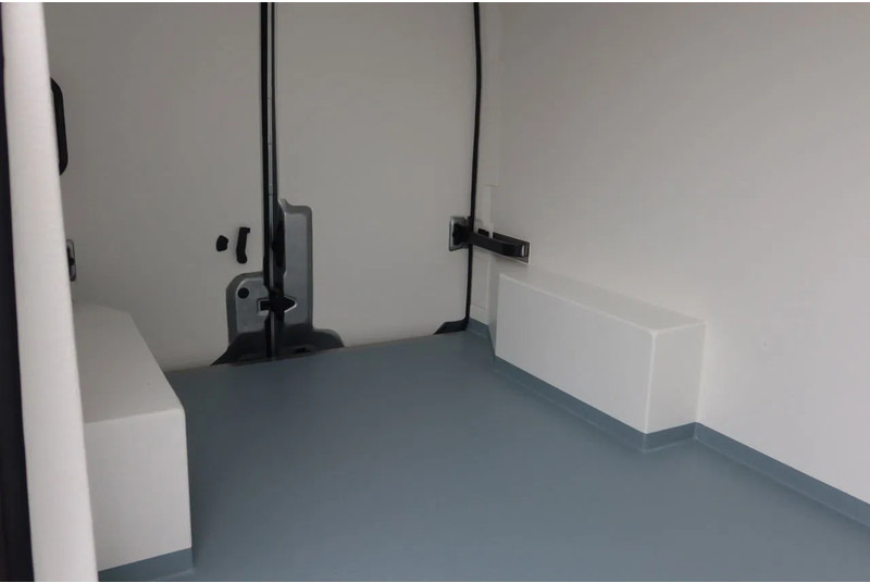 Renault Master Red Edition 150 PK Carrier Xarios 350 Koele/vriezen/verwarmen + nachtaansluiting 220 volt. - Autoutilitară frigorifica: Foto 4 Renault Master Red Edition 150 PK Carrier Xarios 350 Koele/vriezen/verwarmen + nachtaansluiting 220 volt. - Autoutilitară frigorifica: Foto 4