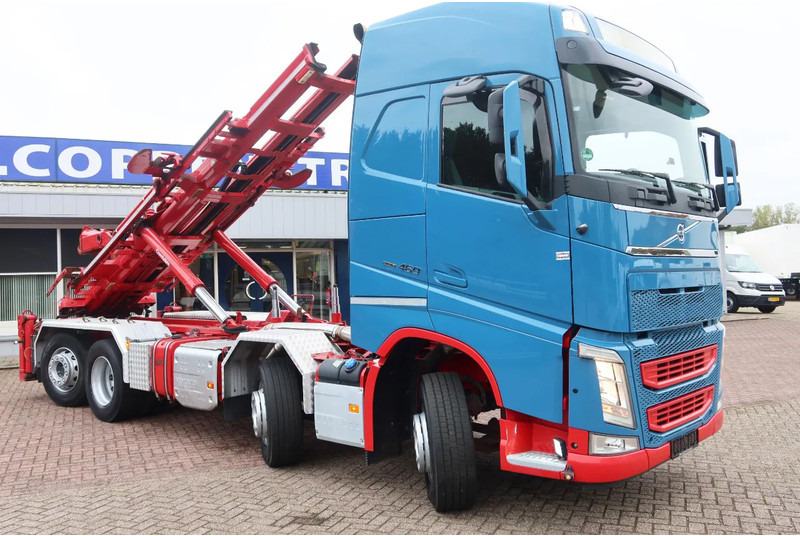 Volvo FH 460 Hooklift 8x2 Haakarm. 3x Steering axle - Camion cu sistem de cablu: Foto 2 Volvo FH 460 Hooklift 8x2 Haakarm. 3x Steering axle - Camion cu sistem de cablu: Foto 2
