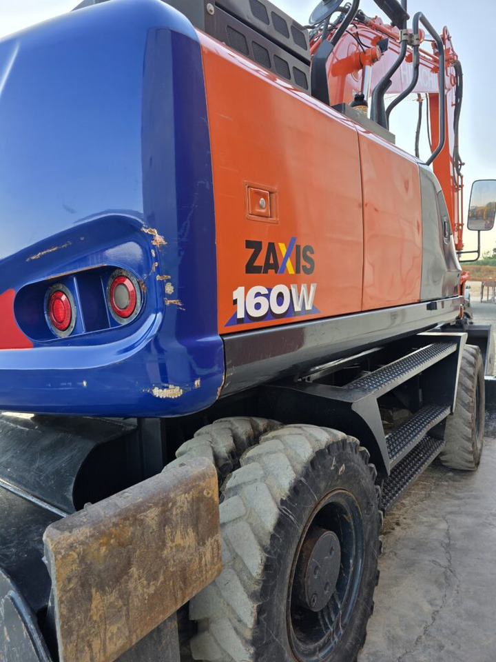 HITACHI ZX140W-6 - Excavator pe roţi: Foto 4 HITACHI ZX140W-6 - Excavator pe roţi: Foto 4