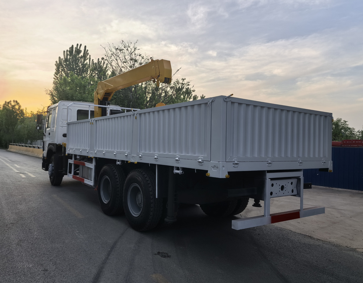 HOWO 371HP CRANE TRUCK - Camion cu macara: Foto 4 HOWO 371HP CRANE TRUCK - Camion cu macara: Foto 4