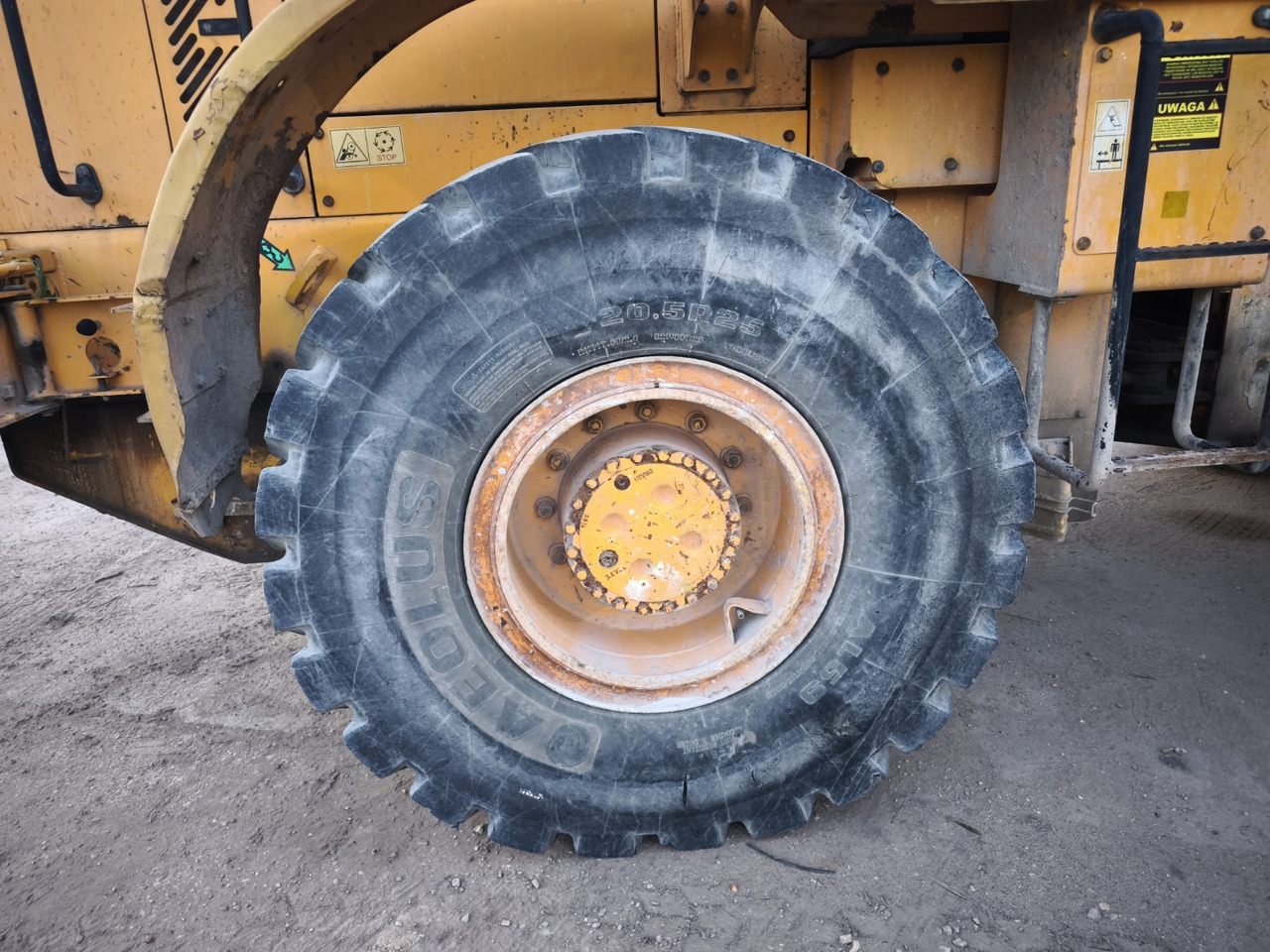 HYUNDAI 757-7 - Încărcător frontal pe pneuri: Foto 3 HYUNDAI 757-7 - Încărcător frontal pe pneuri: Foto 3