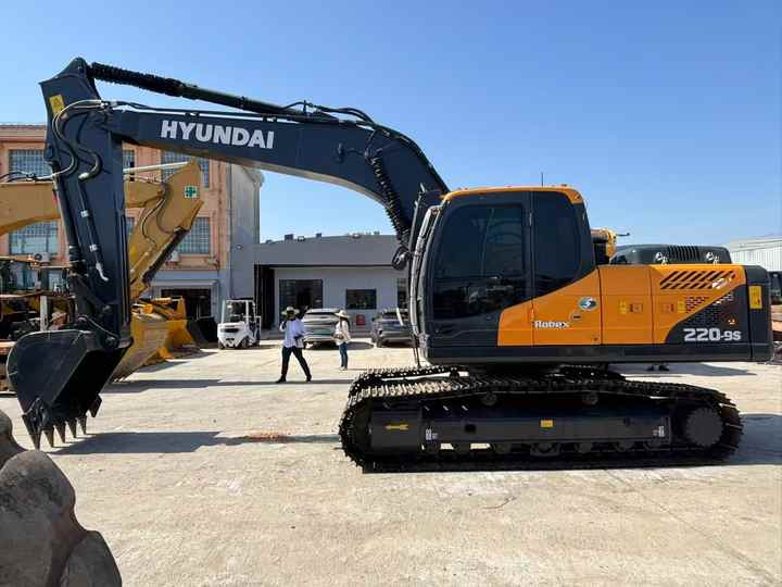 2024 New Hyundai HX220L Crawler Excavator South Korea Made ,22ton Tracked Shovel HX220 Hyundai HX220 Crawler Excavator - Excavator: Foto 2 2024 New Hyundai HX220L Crawler Excavator South Korea Made ,22ton Tracked Shovel HX220 Hyundai HX220 Crawler Excavator - Excavator: Foto 2