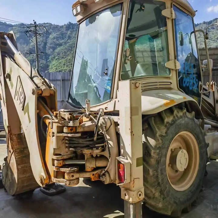 Backhoe loader JCB 3CX 4*4 tlb loader UKmade, used cheap JCB 3CX retro loader and digger - Buldoexcavator: Foto 1 Backhoe loader JCB 3CX 4*4 tlb loader UKmade, used cheap JCB 3CX retro loader and digger - Buldoexcavator: Foto 1