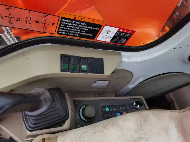 Excellent ConditionUsed Excavator Doosan Dh220 ,Nice Performance 22ton Used Excavator Dh220-7 At Low Price For Sale - Excavator pe şenile: Foto 4 Excellent ConditionUsed Excavator Doosan Dh220 ,Nice Performance 22ton Used Excavator Dh220-7 At Low Price For Sale - Excavator pe şenile: Foto 4