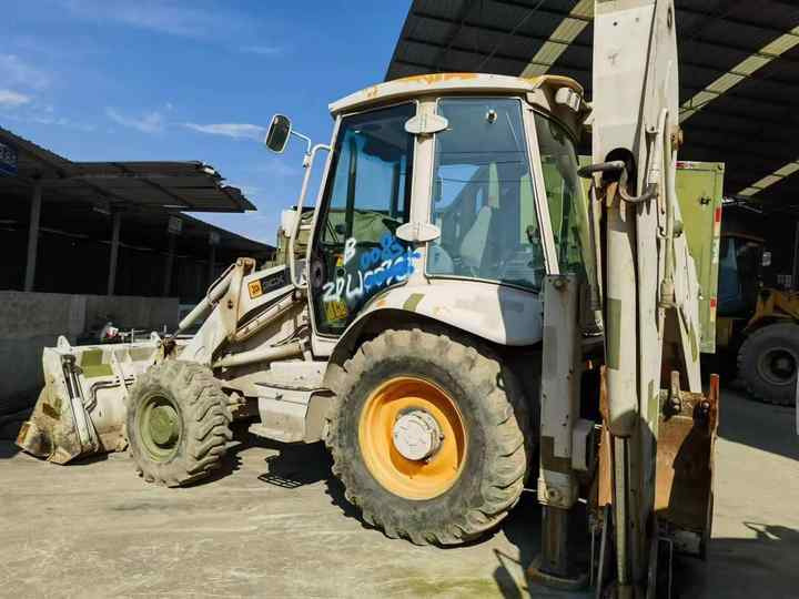 Hot sale Backhoe loader JCB 3CX 4*4 tlb loader UKmade, used cheap JCB 3CX retro loader and digger in good condition - Buldoexcavator: Foto 5 Hot sale Backhoe loader JCB 3CX 4*4 tlb loader UKmade, used cheap JCB 3CX retro loader and digger in good condition - Buldoexcavator: Foto 5