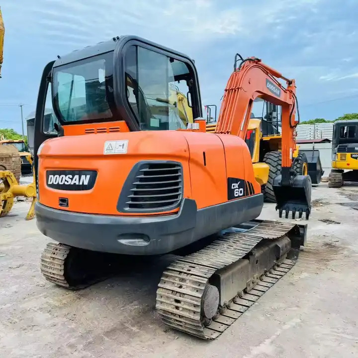 Nice Performance 6t Small Used Excavator,Original Korea Doosan Used Excavators Doosan Dx60 For Sale In Shanghai - Excavator pe şenile: Foto 1 Nice Performance 6t Small Used Excavator,Original Korea Doosan Used Excavators Doosan Dx60 For Sale In Shanghai - Excavator pe şenile: Foto 1
