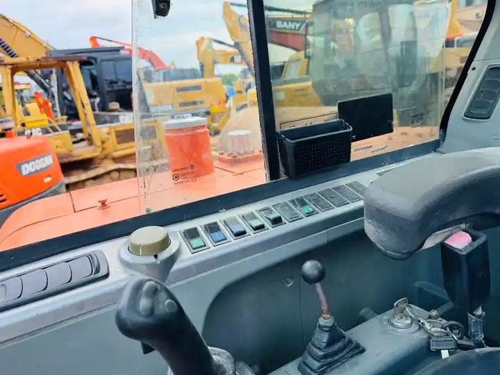 Nice Performance 6t Small Used Excavator,Original Korea Doosan Used Excavators Doosan Dx60 For Sale In Shanghai - Excavator pe şenile: Foto 5 Nice Performance 6t Small Used Excavator,Original Korea Doosan Used Excavators Doosan Dx60 For Sale In Shanghai - Excavator pe şenile: Foto 5
