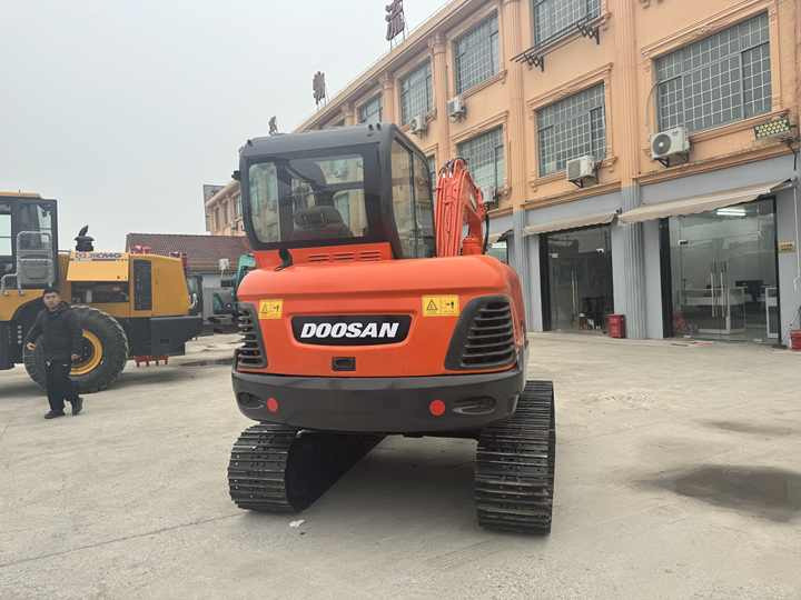 Original Top Sale High Performance Slightly Used Doosan Dx60 Dx75 Dx80 Tracked Excavator for Landscaping in Shanghai - Excavator pe şenile: Foto 2 Original Top Sale High Performance Slightly Used Doosan Dx60 Dx75 Dx80 Tracked Excavator for Landscaping in Shanghai - Excavator pe şenile: Foto 2