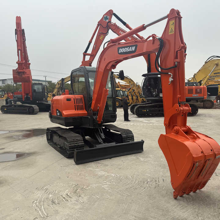 Original Top Sale High Performance Slightly Used Doosan Dx60 Dx75 Dx80 Tracked Excavator for Landscaping in Shanghai - Excavator pe şenile: Foto 1 Original Top Sale High Performance Slightly Used Doosan Dx60 Dx75 Dx80 Tracked Excavator for Landscaping in Shanghai - Excavator pe şenile: Foto 1