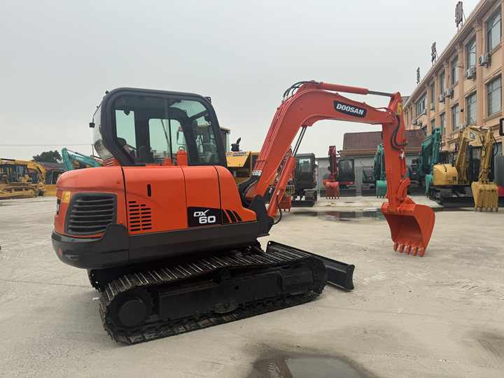 Original Top Sale High Performance Slightly Used Doosan Dx60 Dx75 Dx80 Tracked Excavator for Landscaping in Shanghai - Excavator pe şenile: Foto 5 Original Top Sale High Performance Slightly Used Doosan Dx60 Dx75 Dx80 Tracked Excavator for Landscaping in Shanghai - Excavator pe şenile: Foto 5