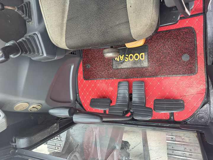 Top Grade in Stock Doosan DX60 Used 6 Ton Hydraulic Crawler Excavator Digger High Quality Factory Price Used 6 Ton - Excavator pe şenile: Foto 4 Top Grade in Stock Doosan DX60 Used 6 Ton Hydraulic Crawler Excavator Digger High Quality Factory Price Used 6 Ton - Excavator pe şenile: Foto 4