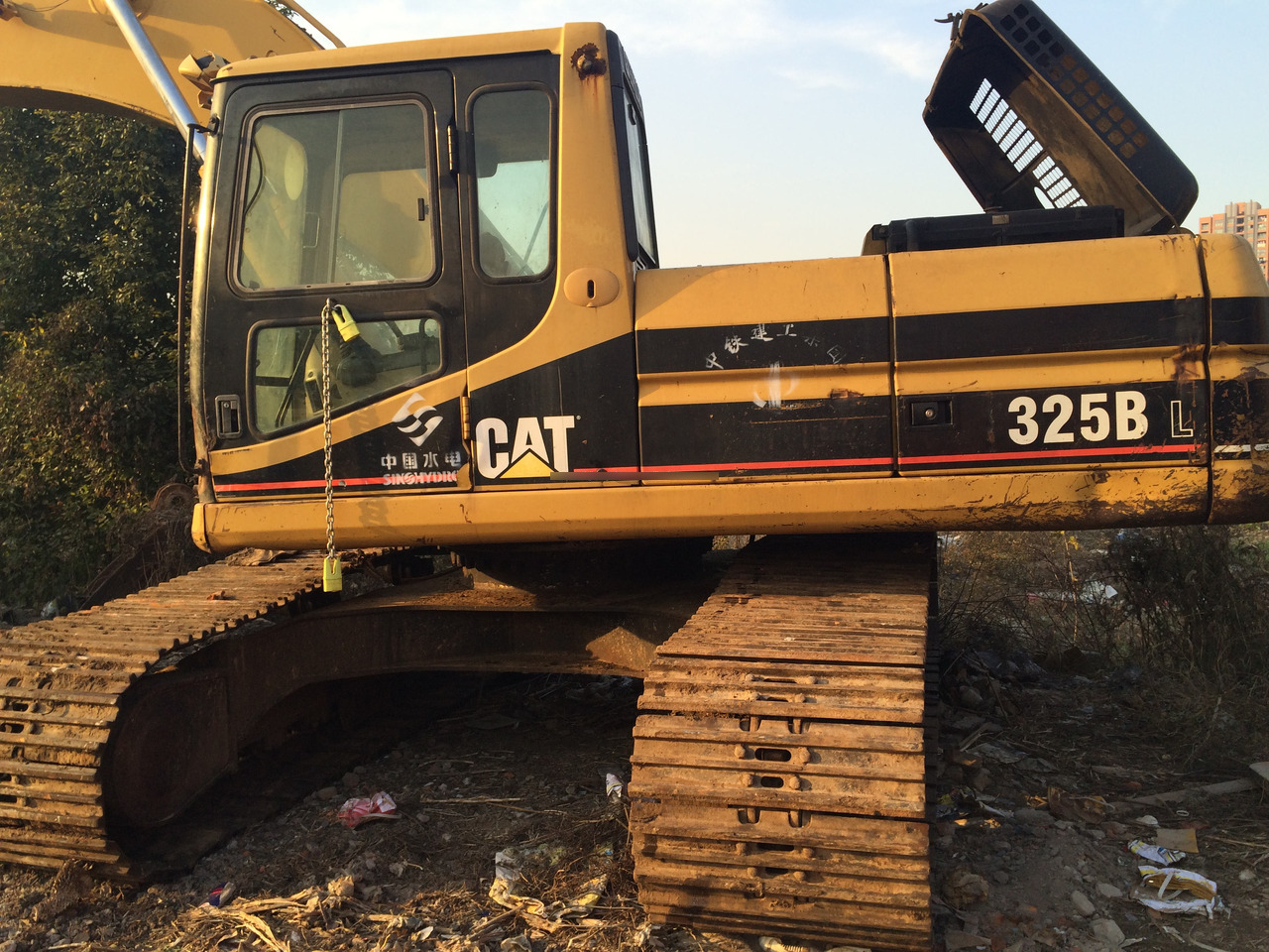 Used Caterpillar excavator CAT 325BL in good condition for sale - Excavator pe şenile: Foto 2 Used Caterpillar excavator CAT 325BL in good condition for sale - Excavator pe şenile: Foto 2