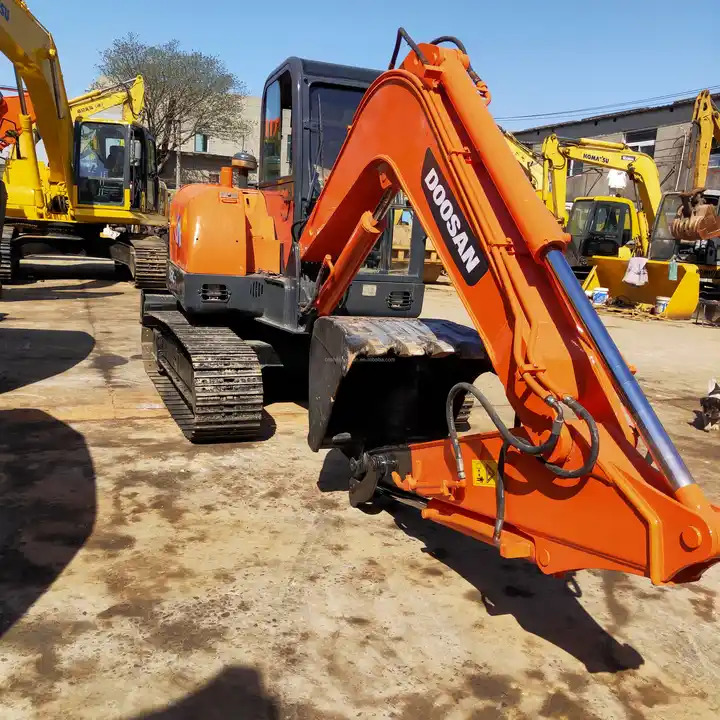 Used Doosan dh60-7 Excavator 100% Korea Used Mini Hydraulic Excavator Low Working Hours Low Price for sale - Excavator pe şenile: Foto 1 Used Doosan dh60-7 Excavator 100% Korea Used Mini Hydraulic Excavator Low Working Hours Low Price for sale - Excavator pe şenile: Foto 1