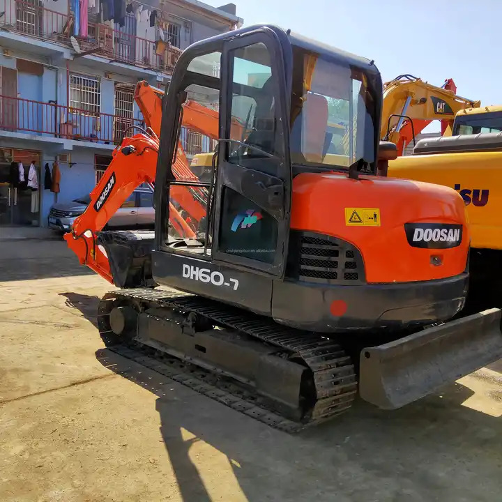 Used Doosan dh60-7 Excavator 100% Korea Used Mini Hydraulic Excavator Low Working Hours Low Price for sale - Excavator pe şenile: Foto 2 Used Doosan dh60-7 Excavator 100% Korea Used Mini Hydraulic Excavator Low Working Hours Low Price for sale - Excavator pe şenile: Foto 2