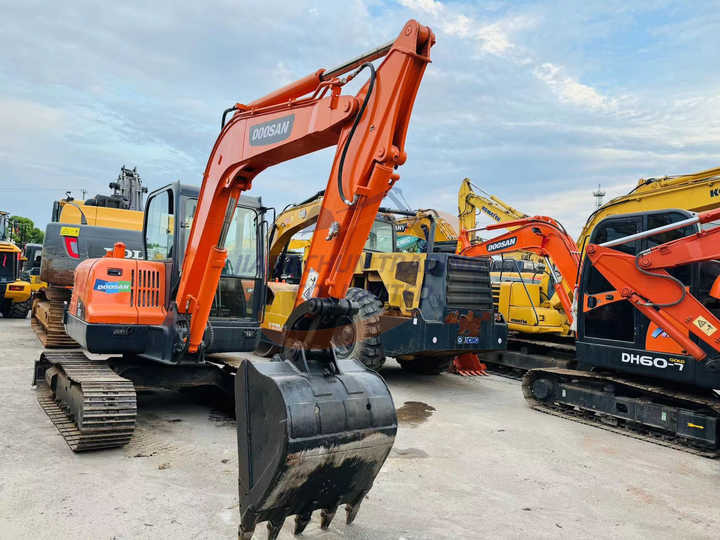 Used excavator doosan dx60 excavators earth-moving machinery doosan dx60 dx80 dx75 dx225 dh60 dh60-7for sale - Excavator pe şenile: Foto 2 Used excavator doosan dx60 excavators earth-moving machinery doosan dx60 dx80 dx75 dx225 dh60 dh60-7for sale - Excavator pe şenile: Foto 2