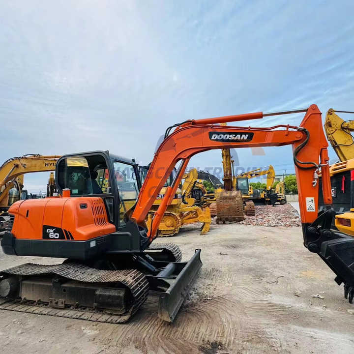 Used excavator doosan dx60 excavators earth-moving machinery doosan dx60 dx80 dx75 dx225 dh60 dh60-7for sale - Excavator pe şenile: Foto 1 Used excavator doosan dx60 excavators earth-moving machinery doosan dx60 dx80 dx75 dx225 dh60 dh60-7for sale - Excavator pe şenile: Foto 1