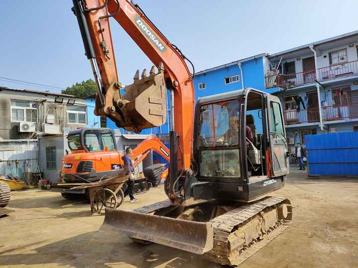 Used excavator doosan dx60 excavators machinery doosan dx60 dx80 dx75 dx225 dh60 dh60-7 excavator - Excavator pe şenile: Foto 2 Used excavator doosan dx60 excavators machinery doosan dx60 dx80 dx75 dx225 dh60 dh60-7 excavator - Excavator pe şenile: Foto 2