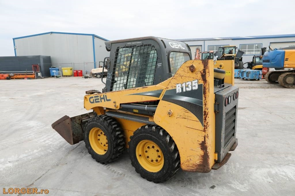 Gehl R 135 - Mini încărcător: Foto 2 Gehl R 135 - Mini încărcător: Foto 2